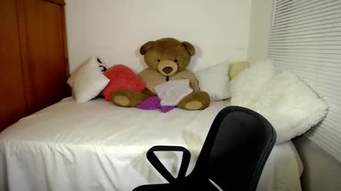 Allie  online show from January 7, 11:24 pm