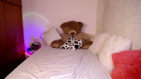 Allie  online show from February 11, 6:01 pm