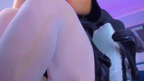 Snapshot of allijadid chatting on January 23, 1:45 pm    online show from January 23, 1:45 pm