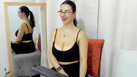 Snapshot of allison0724 chatting on November 4, 7:13 pm online show from November 4, 7:13 pm