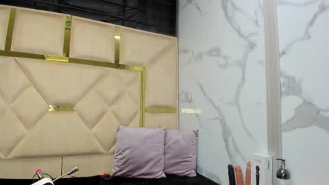 allison_69ts online show from March 17, 2:27 am