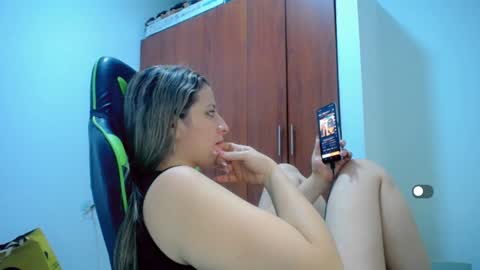 Snapshot of allison_baby_2416 chatting on December 23, 9:27 am Alisson online show from December 23, 9:27 am