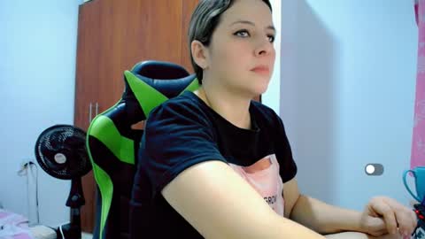 Snapshot of allison_baby_2416 chatting on January 5, 4:25 am Alisson online show from January 5, 4:25 am