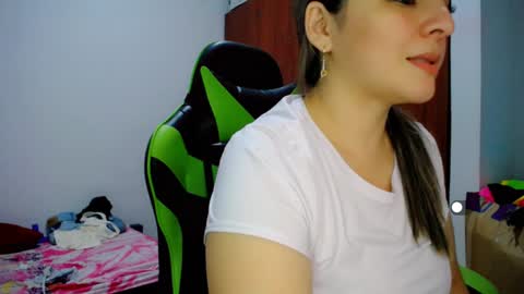 Snapshot of allison_baby_2416 chatting on January 20, 4:10 am Alisson online show from January 20, 4:10 am