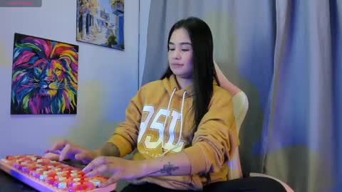 Snapshot of allison_love chatting on June 1, 12:01 am allison online show from June 1, 12:01 am