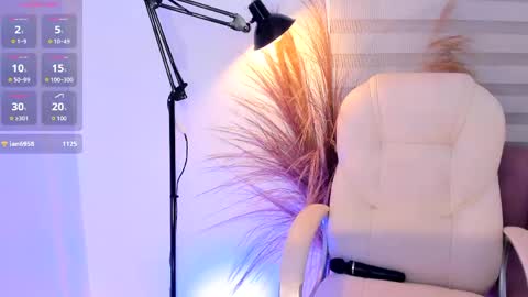 Snapshot of allison_owensxx chatting on June 4, 11:27 am Allison online show from June 4, 11:27 am