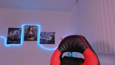 Snapshot of allison_starmodel chatting on November 30, 5:00 am allison_starmodel online show from November 30, 5:00 am