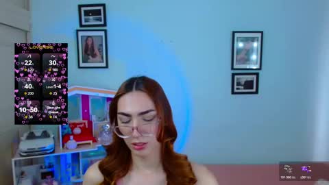 Snapshot of allisonblossom chatting on February 19, 8:49 pm online show from February 19, 8:49 pm