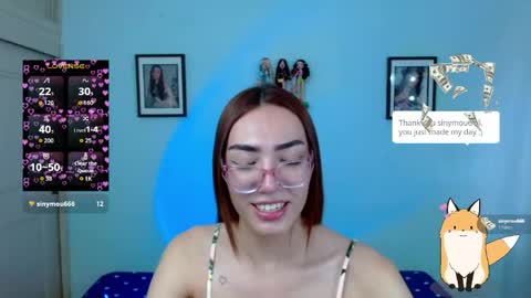Snapshot of allisonblossom chatting on April 22, 7:37 pm online show from April 22, 7:37 pm