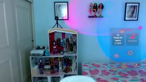 Snapshot of allisonblossom chatting on May 22, 7:08 pm online show from May 22, 7:08 pm