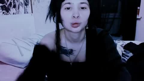 Snapshot of allisondeetz chatting on June 13, 7:01 pm Alis online show from June 13, 7:01 pm