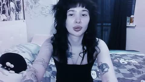 Snapshot of allisondeetz chatting on June 24, 5:12 pm Alis online show from June 24, 5:12 pm