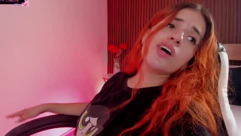 Snapshot of alliss_ginger_ chatting on May 15, 9:33 pm A L L I S S online show from May 15, 9:33 pm