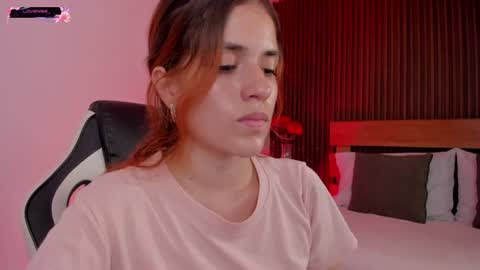 Snapshot of alliss_ginger_ chatting on June 12, 9:03 pm A L L I S S online show from June 12, 9:03 pm