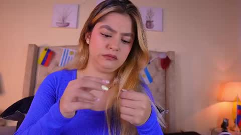 Snapshot of allisson_m chatting on July 17, 12:01 pm allisson online show from July 17, 12:01 pm
