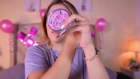 Snapshot of allisson_m chatting on July 24, 12:03 pm allisson online show from July 24, 12:03 pm