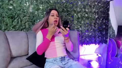 Snapshot of allizonkent chatting on July 2, 3:17 am allizonkent online show from July 2, 3:17 am