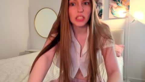 Snapshot of alllura chatting on May 11, 12:38 am Axi online show from May 11, 12:38 am