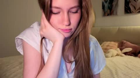 Snapshot of alllura chatting on May 12, 12:19 am Axi online show from May 12, 12:19 am