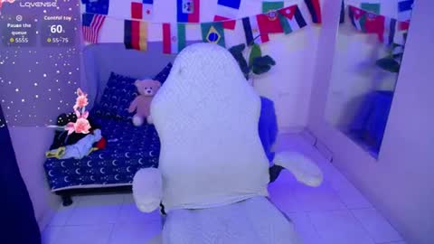 Snapshot of alloy_tiny chatting on June 12, 6:40 pm alloy_tiny online show from June 12, 6:40 pm