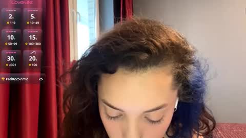 Snapshot of alluring_vibes_69 chatting on December 16, 9:14 am Esme online show from December 16, 9:14 am