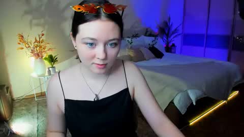 alluringeyess online show from November 13, 11:20 am