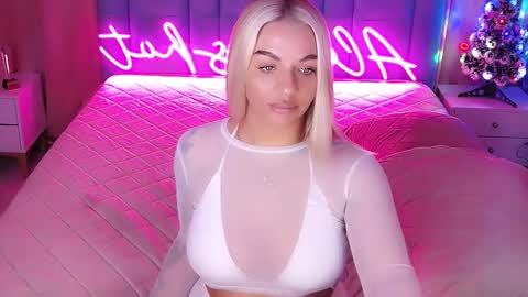 AlwaysHot online show from December 18, 2:39 am