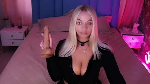 AlwaysHot online show from June 6, 1:54 am