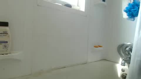 Snapshot of allwolf0323 chatting on June 8, 4:51 pm allwolf0323 online show from June 8, 4:51 pm