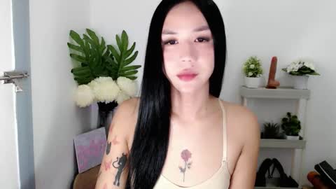 Snapshot of ally_monts chatting on November 29, 12:35 am ally_monts online show from November 29, 12:35 am