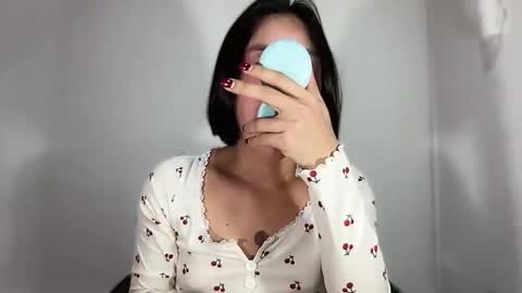 Snapshot of ally_monts chatting on January 17, 11:30 pm ally_monts online show from January 17, 11:30 pm