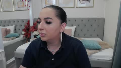 Snapshot of allyiah chatting on May 13, 6:49 pm online show from May 13, 6:49 pm