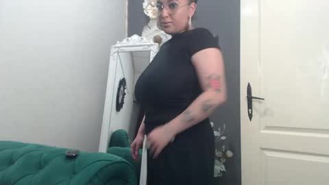 Snapshot of allyiah chatting on May 15, 2:46 pm online show from May 15, 2:46 pm
