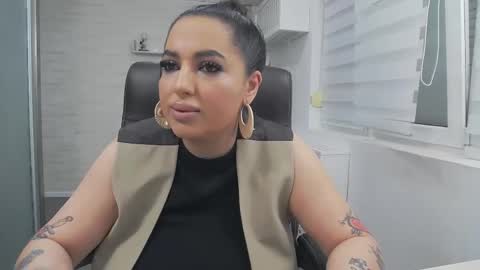 Snapshot of allyiah chatting on May 19, 6:36 pm online show from May 19, 6:36 pm