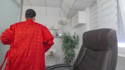 Snapshot of allyiah chatting on May 28, 1:41 pm online show from May 28, 1:41 pm