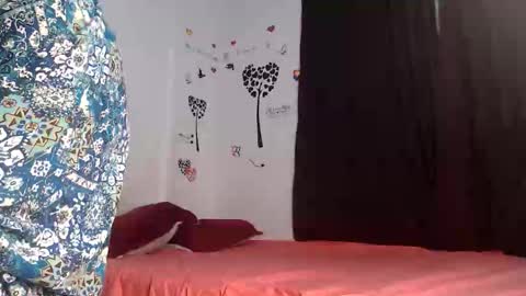 Snapshot of allyka_transsm chatting on June 9, 12:33 am Allyka online show from June 9, 12:33 am