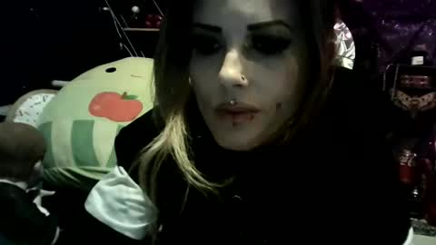 allymoon1369 online show from April 2, 2:09 am