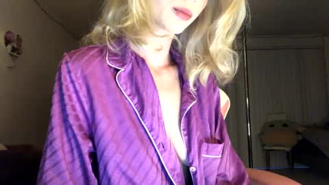 Ally Girl In Her Ally World online show from October 9, 1:42 pm