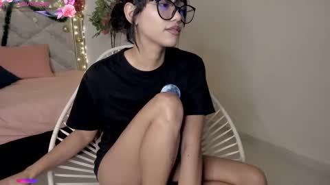 Snapshot of allyson_4 chatting on December 22, 10:36 pm Allyson 3 online show from December 22, 10:36 pm