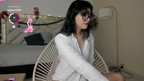 Snapshot of allyson_4 chatting on December 28, 7:43 pm Allyson 3 online show from December 28, 7:43 pm