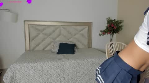 Snapshot of allyson_4 chatting on January 4, 7:34 pm Allyson 3 online show from January 4, 7:34 pm