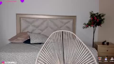 Snapshot of allyson_4 chatting on January 7, 11:03 pm Allyson 3 online show from January 7, 11:03 pm