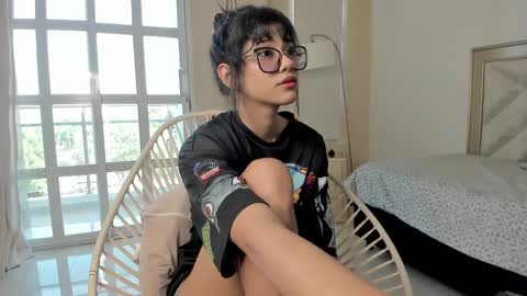 Snapshot of allyson_4 chatting on January 13, 7:10 pm Allyson 3 online show from January 13, 7:10 pm
