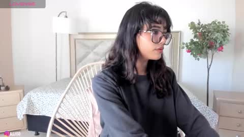 Snapshot of allyson_4 chatting on January 18, 7:37 pm Allyson 3 online show from January 18, 7:37 pm