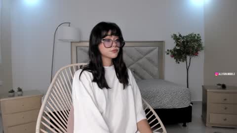 Snapshot of allyson_4 chatting on January 26, 5:55 pm Allyson 3 online show from January 26, 5:55 pm