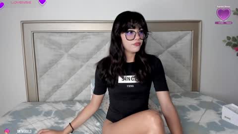 Snapshot of allyson_4 chatting on February 1, 7:23 pm Allyson 3 online show from February 1, 7:23 pm