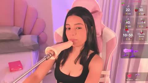 Snapshot of allyson_petite chatting on November 23, 8:19 pm Allyson online show from November 23, 8:19 pm