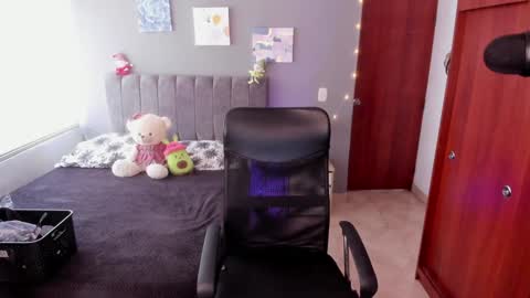 Snapshot of allysonsweett chatting on January 20, 4:23 pm ANNA online show from January 20, 4:23 pm