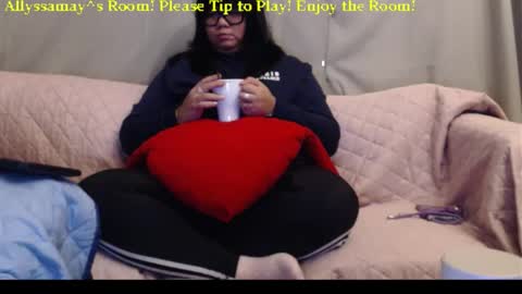 Allyssamay online show from November 3, 3:30 am