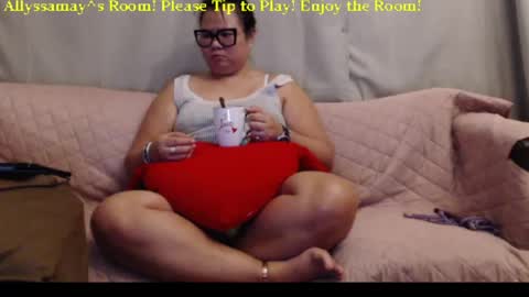 Snapshot of allyssamay chatting on June 2, 2:35 am Allyssamay online show from June 2, 2:35 am